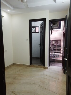 Room in 3 BHK Apartment at Worli Sea Face – for Rent