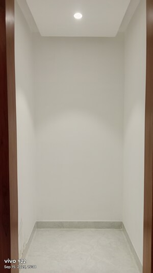 Room in 3 BHK Builder Floor at Green Fields Colony – for Sale