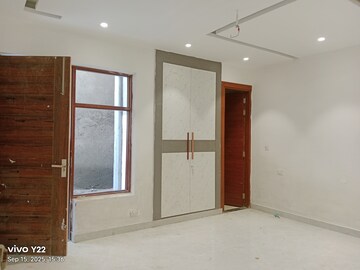 Room in 3 BHK Builder Floor at Green Fields Colony – for Sale