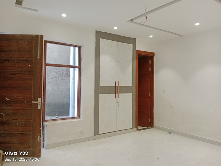 Room, green fields colony 3 Bedroom 1650 Sq.Ft. Builder Floor In Green Fields Colony Faridabad 9212597