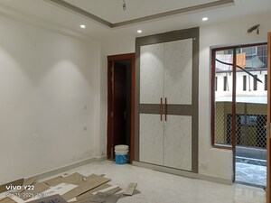 Room in 3 BHK Builder Floor at Green Fields Colony – for Sale