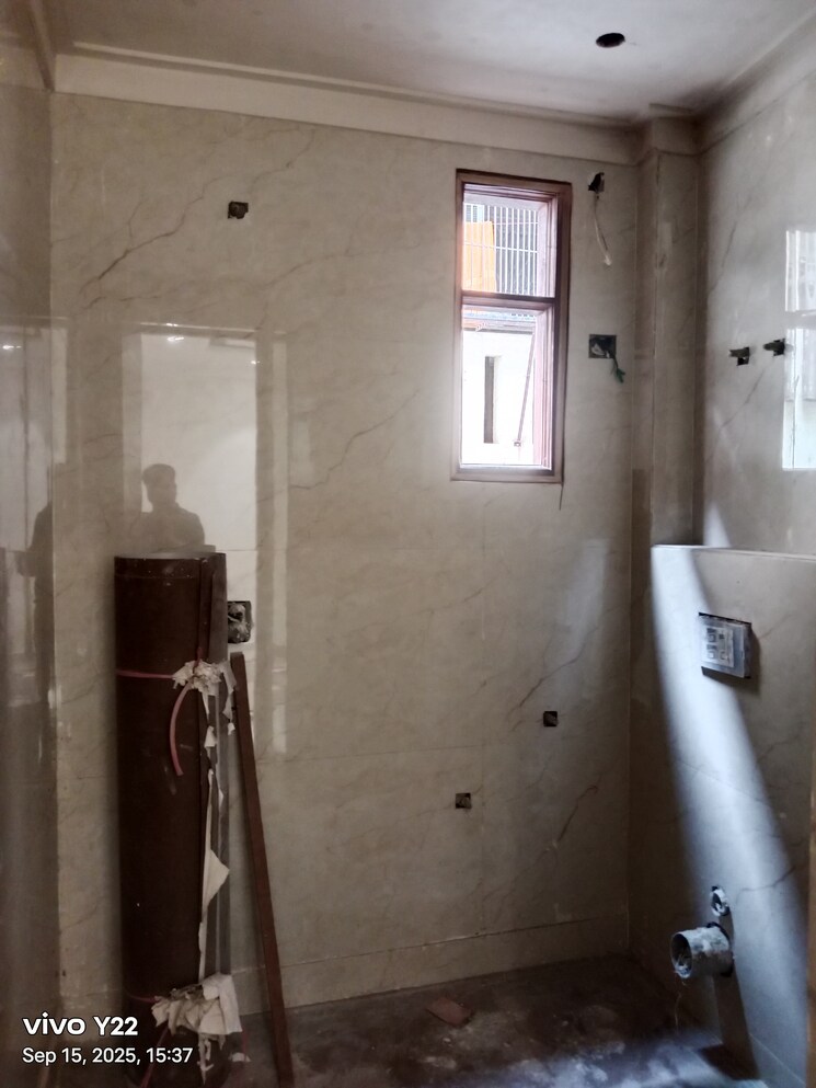 Bathroom, green fields colony 3 Bedroom 1650 Sq.Ft. Builder Floor In Green Fields Colony Faridabad 9212597