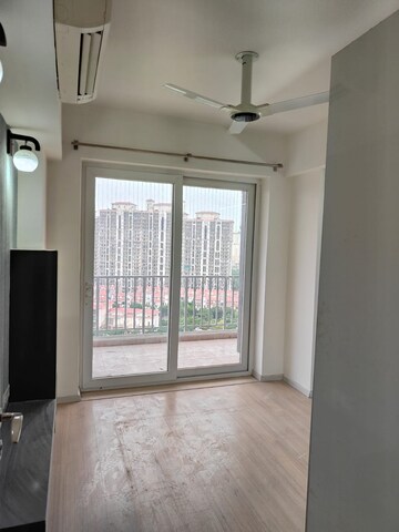 Room in 3 BHK Apartment at DLF The Skycourt, Sector 86 – for Sale