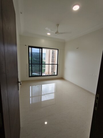 Room in 1 BHK Apartment at K Raheja Raheja Residency, Malad East – for Rent