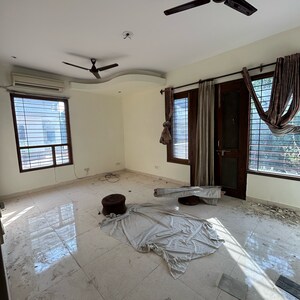 Bedroom in 6+ BHK Villa at Sector 23 – for Rent