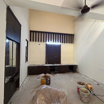 Bedroom in 6+ BHK Villa at Sector 23 – for Rent