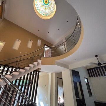 Furnished Amenities in 6+ BHK Villa at Sector 23 – for Rent