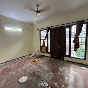 Room in 6+ BHK Villa at Sector 23 – for Rent
