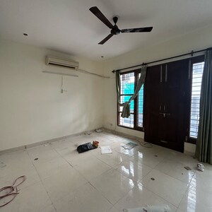 Room in 6+ BHK Villa at Sector 23 – for Rent