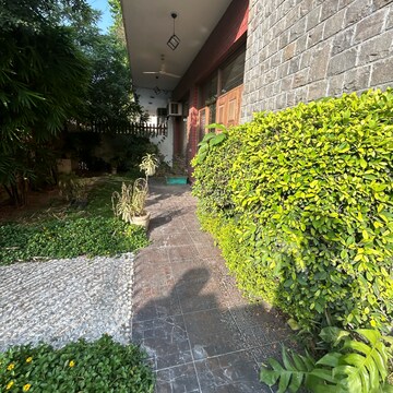 6+ BHK Villa – Garden View at Sector 23 - for Rent