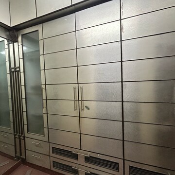 Bathroom in 6+ BHK Villa at Sector 23 – for Rent