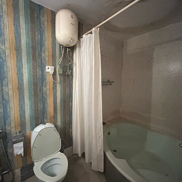 Bathroom in 6+ BHK Villa at Sector 23 – for Rent