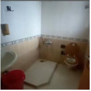 Bathroom in 3 BHK Apartment at Lokhandwala Complex, Andheri West – for Rent