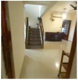 Furnished Amenities in 3 BHK Apartment at Lokhandwala Complex, Andheri West – for Rent