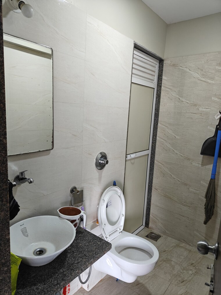 Bathroom, metropolis-bayside 1.5 Bedroom 700 Sq.Ft. Apartment In Kasarvadavali Thane 9212685