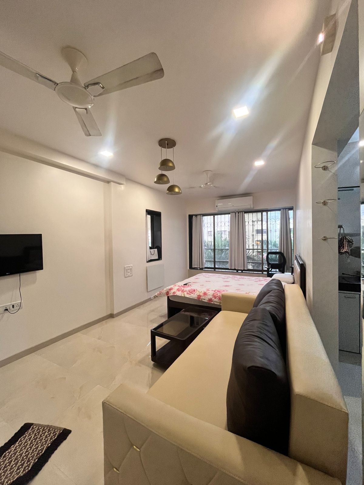 1 Rk  350 Sq.Ft. Apartment in Andheri CHS