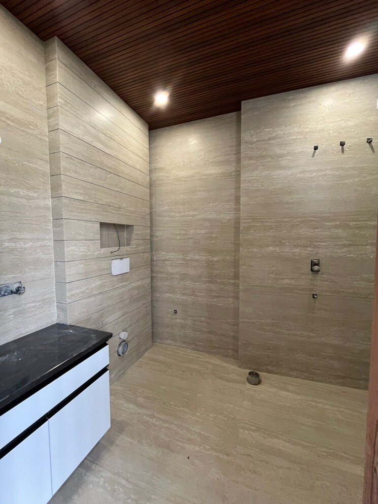 Bathroom, shimla bypass road 4 Bedroom 135 Sq.Yd. Independent House In Shimla Bypass Road Dehradun 9212913