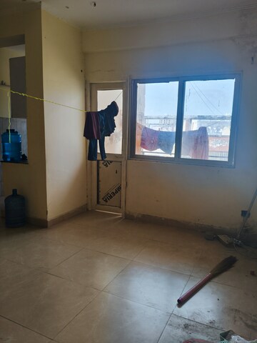 Room in 2.5 BHK Apartment at Gardenia Gateway, Sector 75 – for Rent