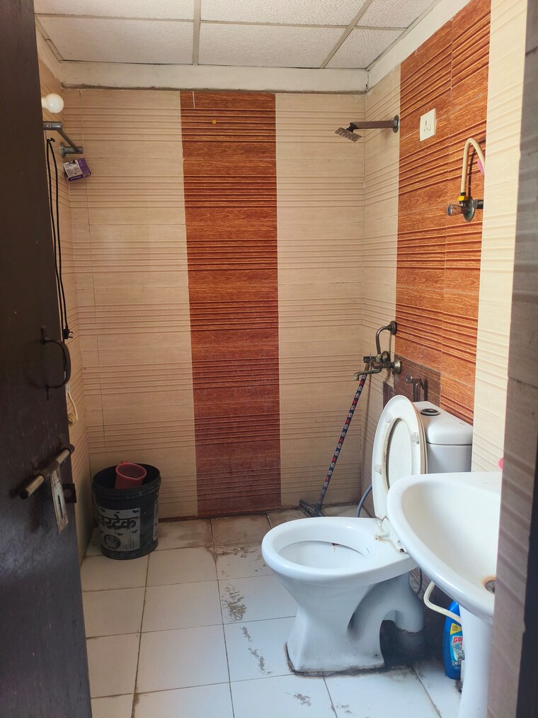 Bathroom, gardenia-gateway 2.5 Bedroom 1150 Sq.Ft. Apartment In Sector 75 Noida 9212876