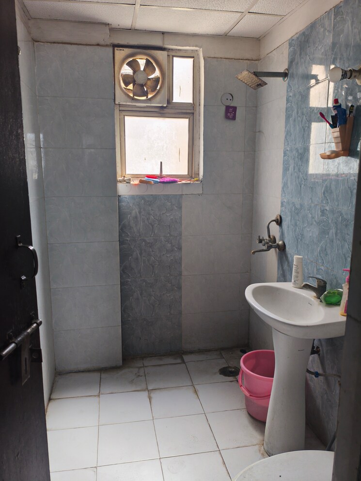 Bathroom, gardenia-gateway 2.5 Bedroom 1150 Sq.Ft. Apartment In Sector 75 Noida 9212876
