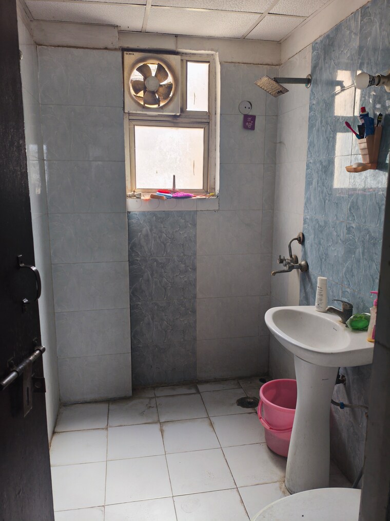 Bathroom, gardenia-gateway 2.5 Bedroom 1150 Sq.Ft. Apartment In Sector 75 Noida 9212876