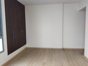 Room in 3 BHK Apartment at Piramal Vaikunth, Balkum Pada – for Rent