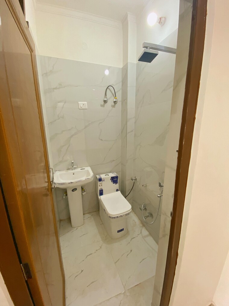 Bathroom, vasundhara sector 5 1 Bedroom 650 Sq.Ft. Builder Floor In Vasundhara Sector 5 Ghaziabad 9212902