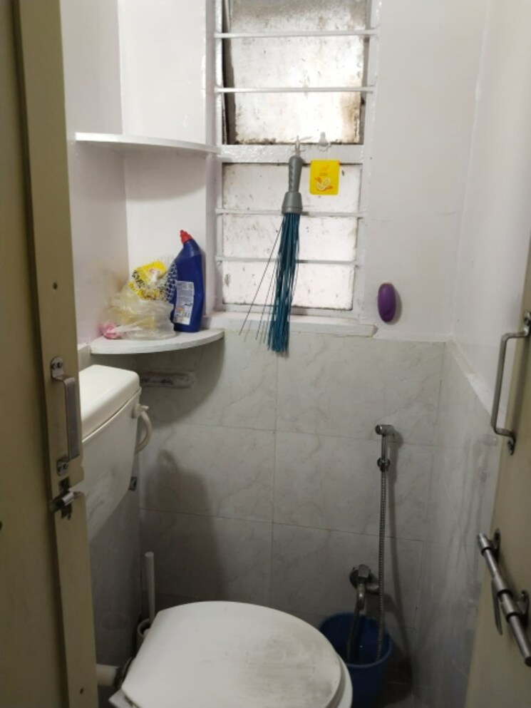 Bathroom, rambaug colony 1.5 Bedroom 705 Sq.Ft. Apartment In Rambaug Colony Pune 9212908