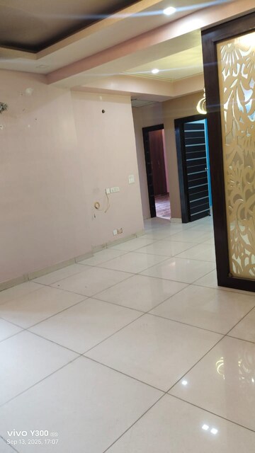 Room in 3 BHK Apartment at Saviour Green Arch, Tech Zone 4 Greater Noida – for Rent