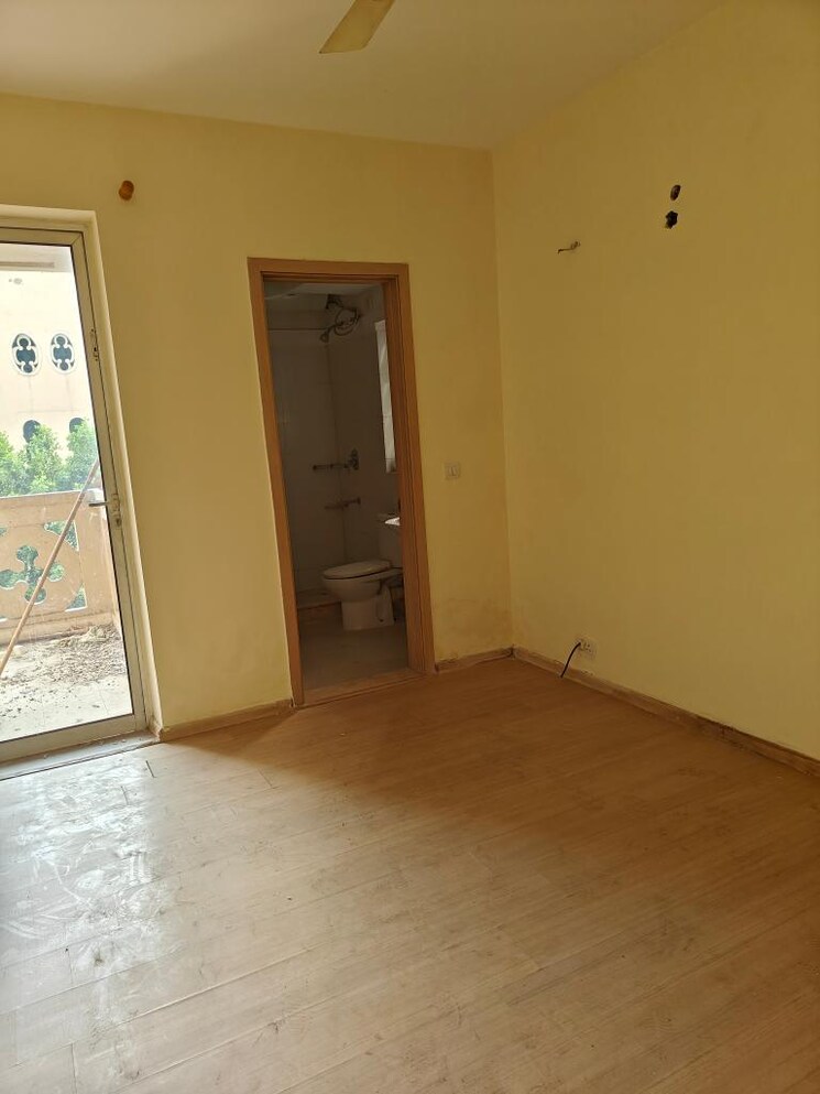 Room, dlf-new-town-heights-ii 3.5 Bedroom 1930 Sq.Ft. Apartment In Sector 86 Gurgaon 9212982