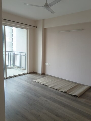 Room in 3 BHK Apartment at Pareena Coban Residences, Sector 99a – for Rent