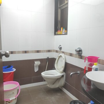 Team Area in 2 BHK Apartment at Pearl Heights, Yari Road – for Sale