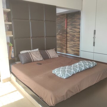 Bedroom in 2 BHK Apartment at Pearl Heights, Yari Road – for Sale