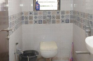 Bathroom in  Pg at Santacruz West – for Rent