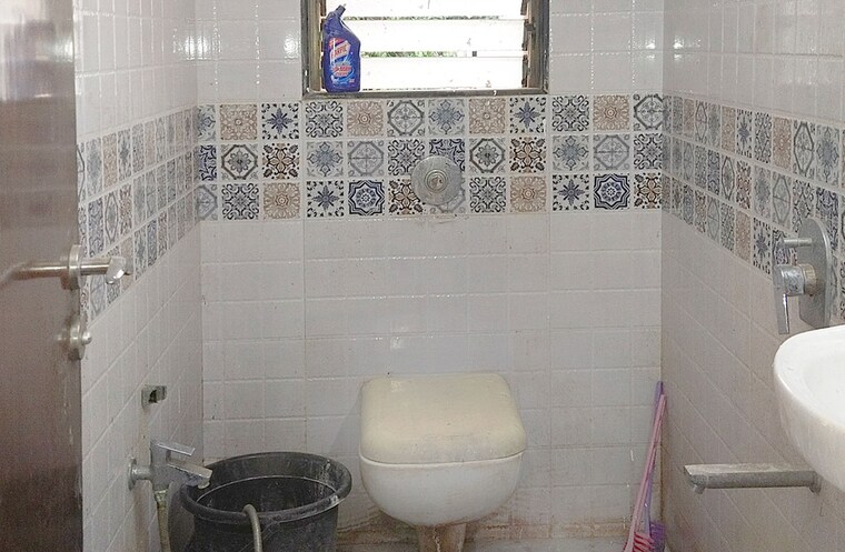 Bathroom, santacruz west Pg For Boys In Santacruz West 9213046