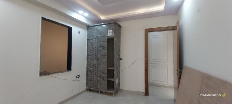 Room, sector 110 2.5 Bedroom 1100 Sq.Ft. Builder Floor In Sector 110 Noida 9213123