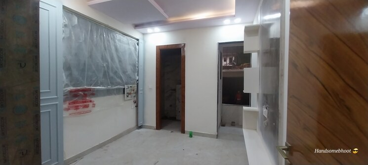 Room, sector 110 2.5 Bedroom 1100 Sq.Ft. Builder Floor In Sector 110 Noida 9213123
