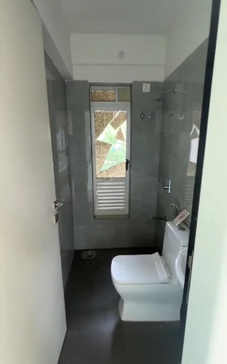 Bathroom, powai 2 Bedroom 608 Sq.Ft. Apartment In Powai Mumbai 9213105