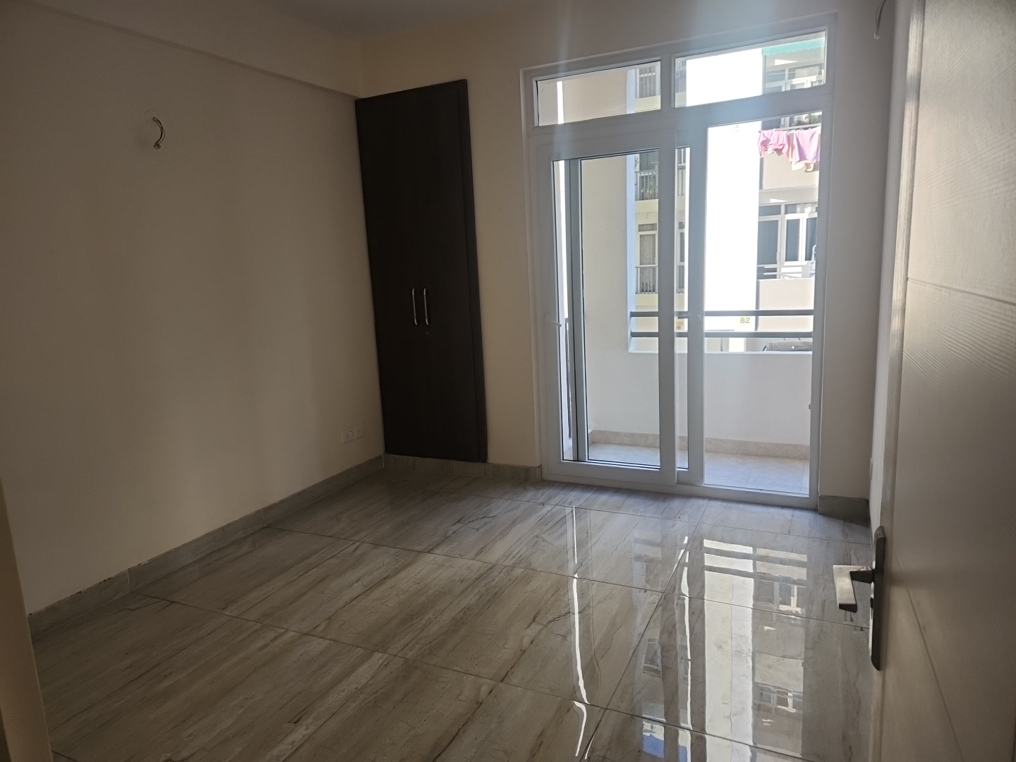2 BHK Apartment For Sale in Wave Executive Floors