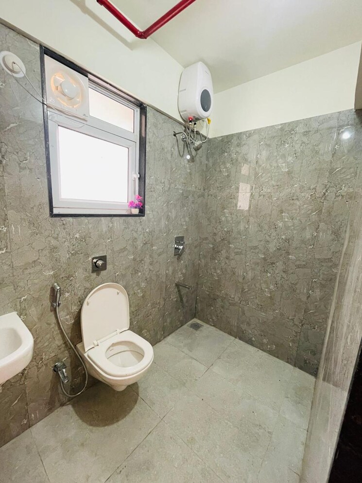 Bathroom, vtp-beaumonde 3 Bedroom 1093 Sq.Ft. Apartment In Kharadi Pune 9213132