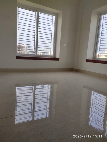 Room in 2 BHK Apartment at Kristi Villa, Chinar Park – for Sale