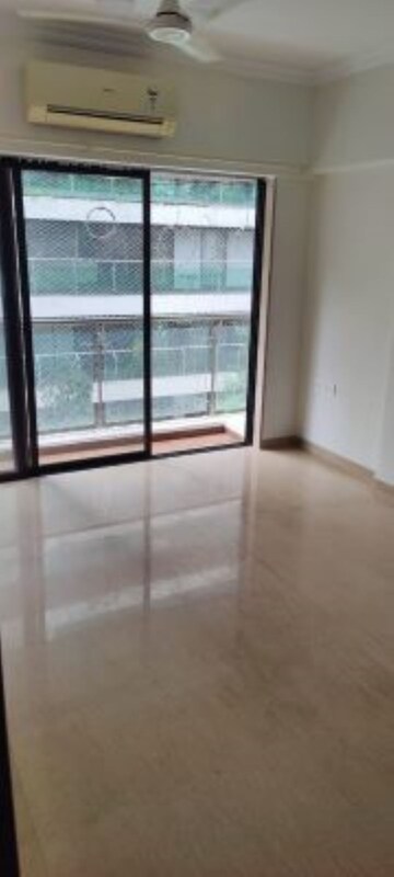 Room in 3 BHK Apartment at Ekta Park Vista, Khar West – for Rent