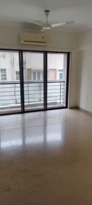 Room in 3 BHK Apartment at Ekta Park Vista, Khar West – for Rent