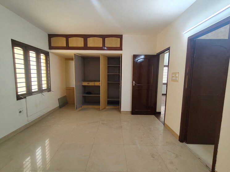 Room, ekkatuthangal Commercial Office Space in IT/SEZ 4500 Sq.Ft. In Ekkatuthangal Chennai 9213213