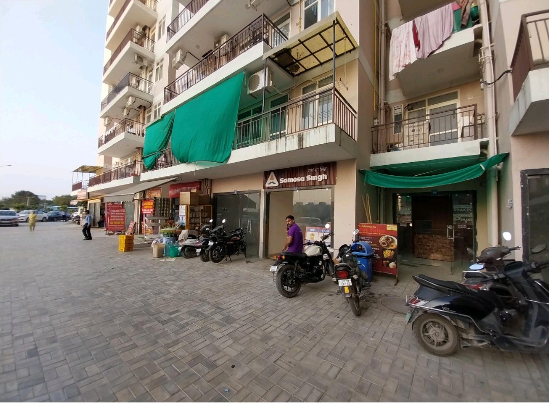 Retail Shop For Sale in Suncity Avenue 76