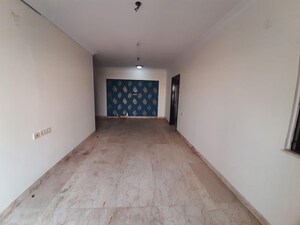Room in 1 BHK Apartment at Platinum Life, Andheri West – for Rent