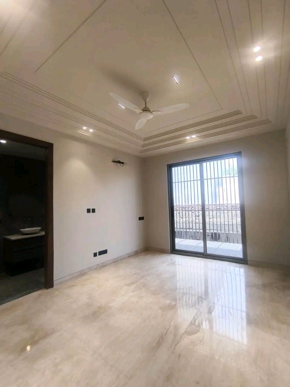 3 BHK + Servant Room Apartment For Rent in Chattarpur