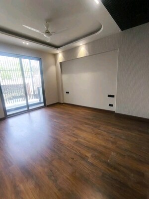 Room in 3 BHK Apartment at Chattarpur – for Rent