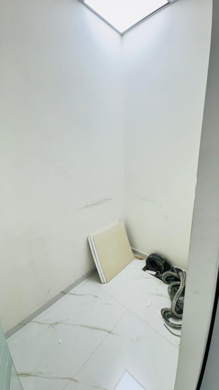 Room, soham-plaza Commercial Office Space 1500 Sq.Ft. In Manpada Thane 9208106