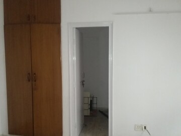 Room in 3 BHK Apartment at Eldeco Residency Greens, Pi Greater Noida – for Sale
